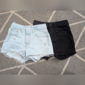Levi's Bundle Of 2‎ Women's Shorts Size 24